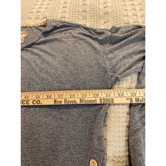 Blu Pepper T Shirt Blouse Size Medium Gray Pullover Patch Elbows Button Sides - Picture 10 of 12